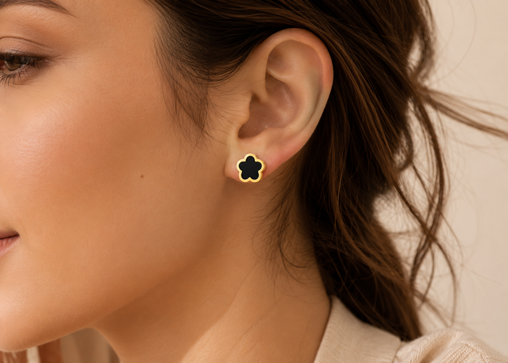 Black Clover Stud Earrings in Gold-Plated Stainless Steel – Minimalist Flower Earrings